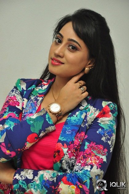 Anchor-Ashwini-At-Iddaram-Movie-Audio-Launch